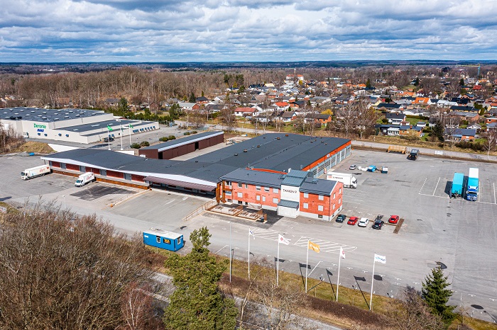 Flygfoto över industrifastighet med lediga lokaler i Hässleholm